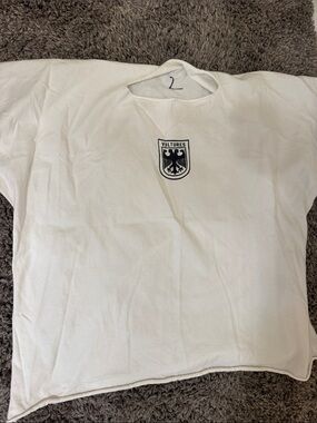Yeezy vultures White Tee with Crest
